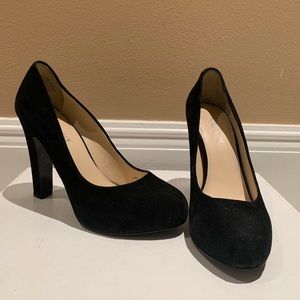 Heel height: 3.5 inch